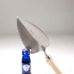 Sneeboer. Planteskovl. Med kapselbner