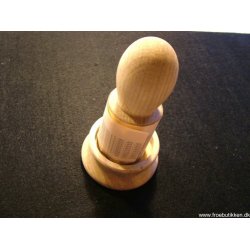 Pot maker. Egetr. FSC mrket tr. Diameter: 4 cm.