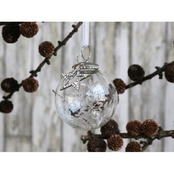 Julekugle. Mundbl�st glas og simili vedh�ng